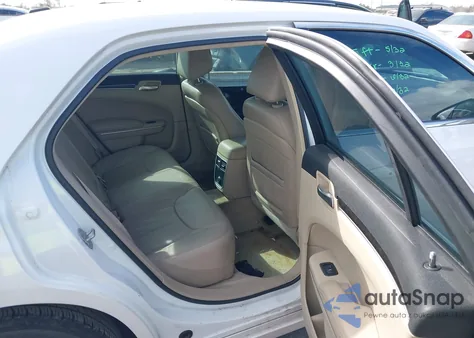 2014 Chrysler 300 z USA, uszkodzony, nr VIN 2C3CCAAG8EH163217